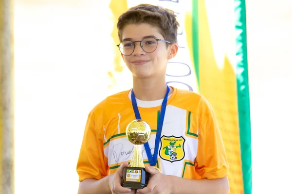 Fernando Estevão celebra 12 anos em festa animada com futebol e amigos