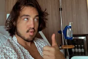 Tiago Iorc fez selfie com um bico para as redes sociais