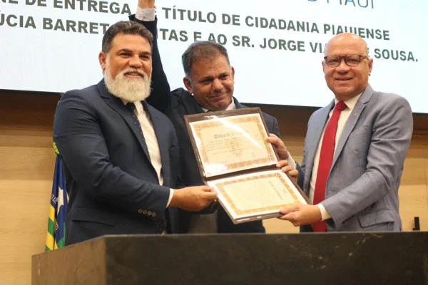 Deputado distrital Jorge Vianna recebe título de Cidadão Piauiense