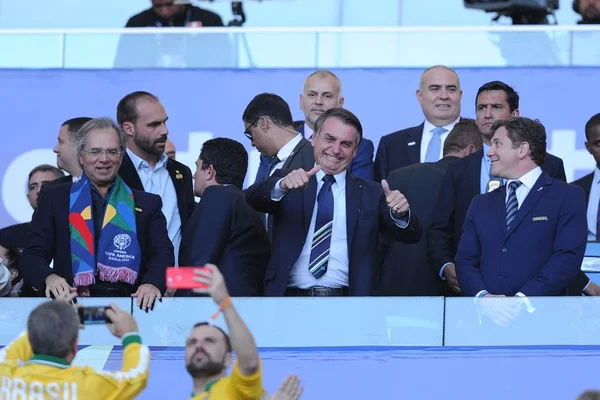 Bolsonaro confirma que vai à Vila Belmiro ver Santos x São Paulo