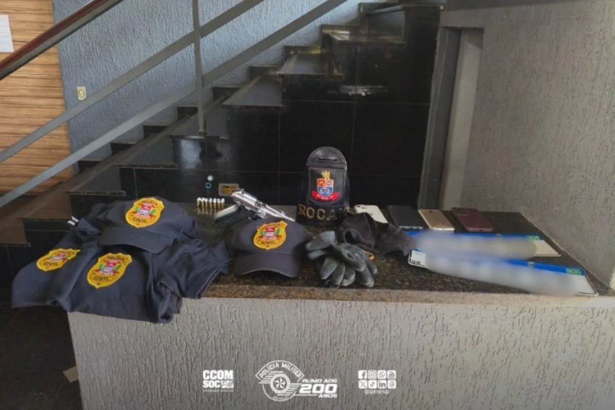 Criminosos planejavam usar uniformes da Polícia Civil para praticar crimes Criminosos planejavam usar uniformes da Polícia Civil para praticar crimes
