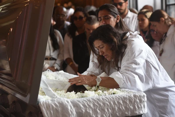 Regina Casé fica desolada em último adeus à Preta Gil