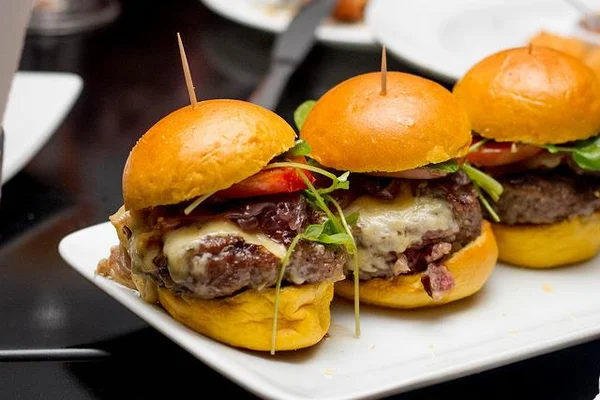Gastropub Cão Véio passa a funcionar aos domingos para almoço