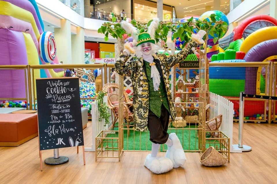 O Coelho da Páscoa recebe visitas no JK Shopping O Coelho da Páscoa recebe visitas no JK Shopping