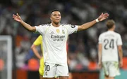 Vini Jr., duas vezes, e Mbappé, marcaram os gols do Real Madrid