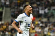 Kylian Mbappe, da França, comemora o segundo gol de sua equipe durante a partida pelas eliminatórias da Copa do Mundo da FIFA 2026 entre Ucrânia e França na Arena Tarczynski em 5 de setembro de 2025 em Wroclaw, Polônia.