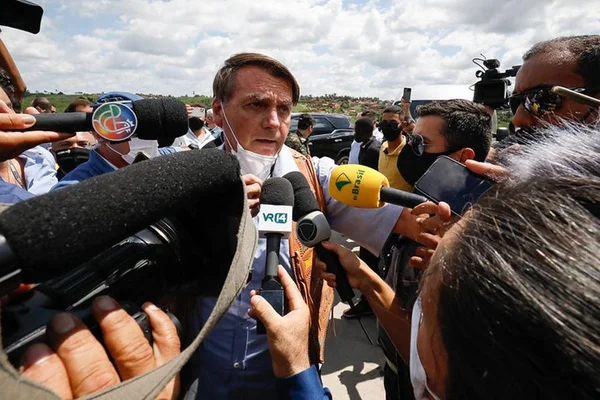O presidente da República Jair Bolsonaro fala com a imprensa
