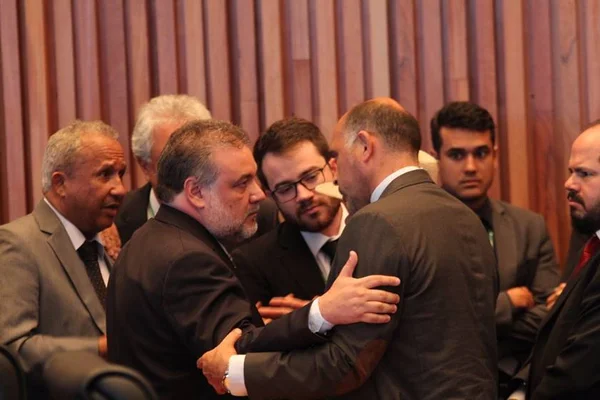 Nova distrital, Kelly Bolsonaro participa de sua 1ª sessão na CLDF