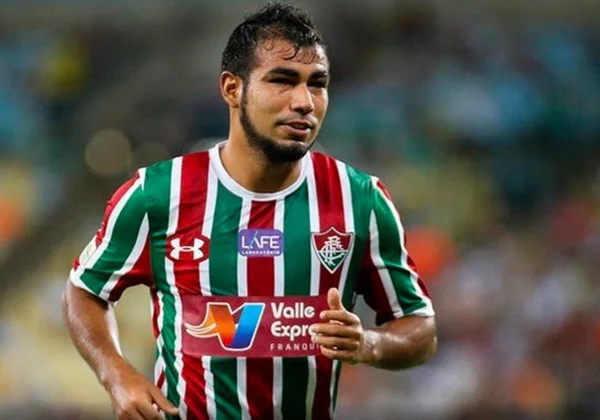 Sornoza com a camisa do Fluminense