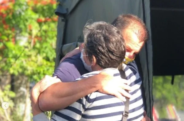 Dunga doa refeições e se emociona com familiares de vítimas da KISS