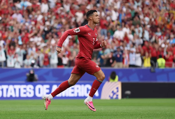Web reage a gol de Cristiano Ronaldo em 6ª Copa do Mundo