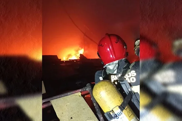 Imagem colorida mostra Incêndio em shopping no Maranhão - Metrópoles