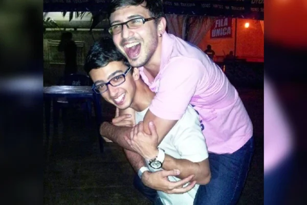 foto colorida de casal