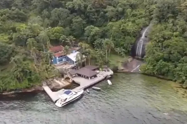 Willer Tomaz pede à Justiça remoção de vídeos de Richarlison sobre ilha - destaque galeria