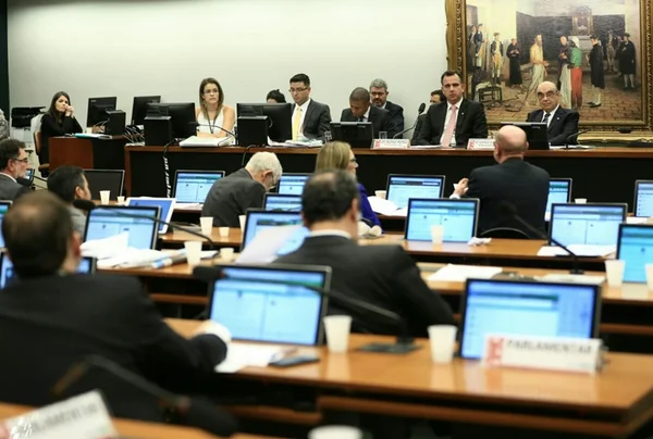 CCJ do Senado aprova relatório da reforma da Previdência