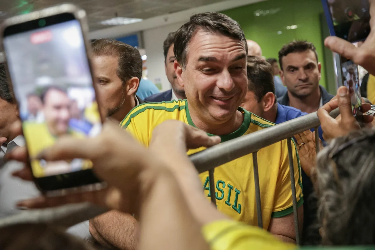 Flávio faz giro por convenções neste fim de semana em busca de força