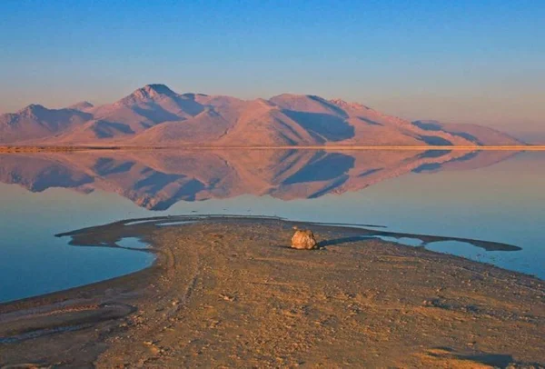 foto colorida de lago great salt lake