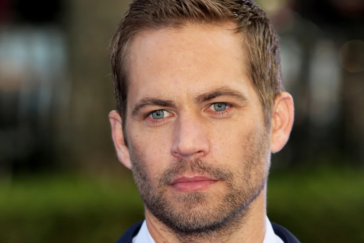 Paul Walker morreu em novembro de 2013 após um grave acidente de carro Paul Walker morreu em novembro de 2013 após um grave acidente de carro