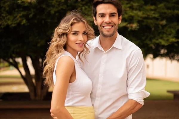 Foto colorida de Carol Dias e Kaká