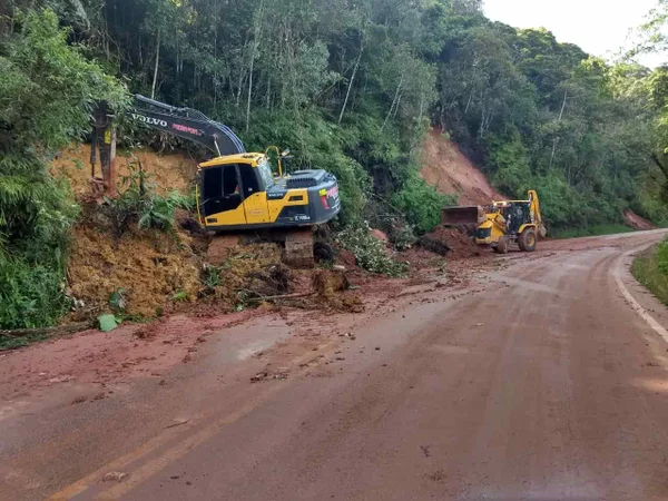 Após nove dias, rodovias de SC seguem interditadas por causa da chuva