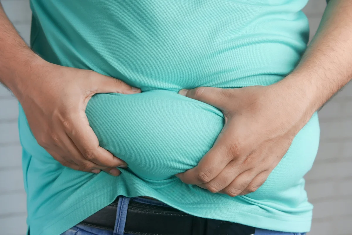 Gordura abdominal aumenta com a idade: novo estudo revela célula-tronco que impulsiona a formação de gordura na barriga