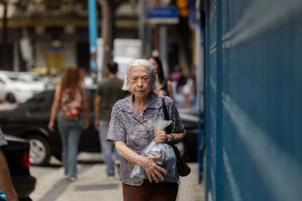 Cena colorida do filme Vitória, estrelado por Fernanda Montenegro - Metrópoles