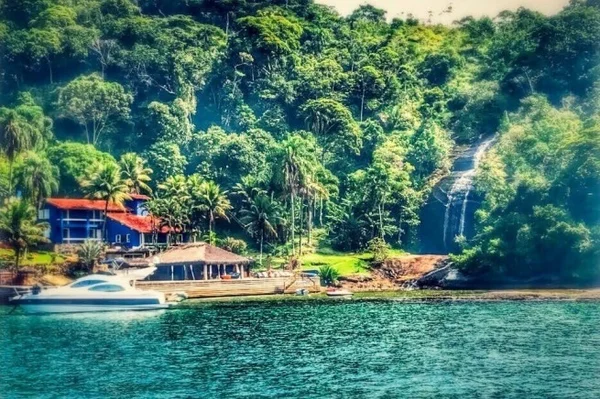Exclusivo. Flávio Bolsonaro é arrolado como testemunha em disputa por mansão milionária em ilha paradisíaca