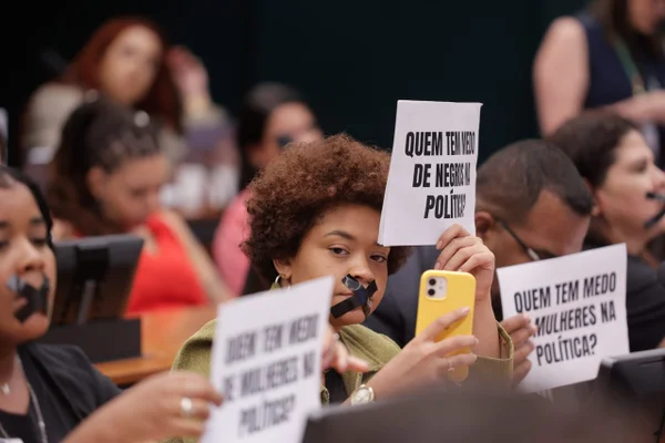 PEC da Anistia: base tenta ampliar recursos eleitorais para negros