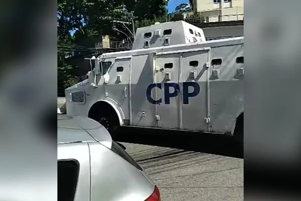 Rio tem tiroteios em comunidades e dois PMs acabam feridos; vídeo