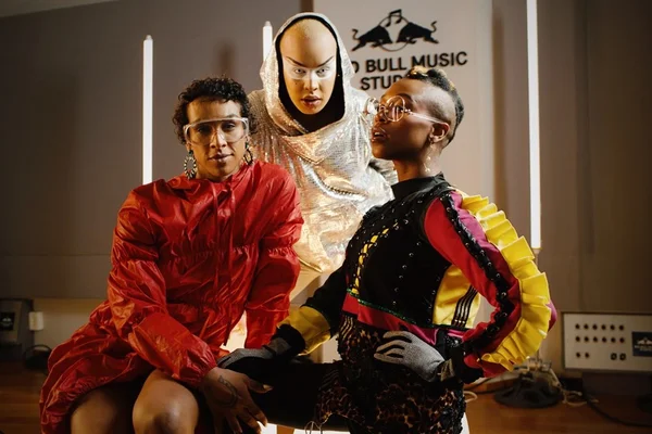 Karol Conka, Gloria Groove e Linn da Quebrada lançam vídeo de Alavancô