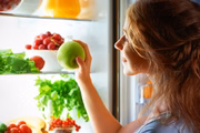 As frutas deterioram mais rapidamente quando são organizadas no corpartimento externo do refrigerador 