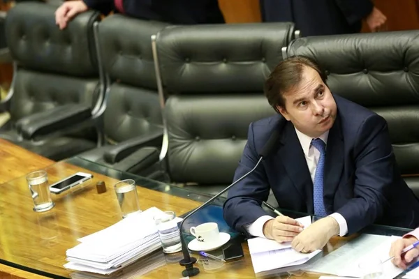Denúncias contra Temer pesaram para rebaixamento, afirma Maia