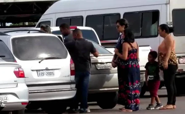 Motorista é flagrado fazendo transporte ilegal no centro de Brasília