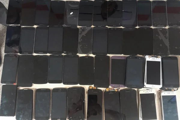 Celulares roubados e apreendidos pela polícia em São Paulo - Metrópoles