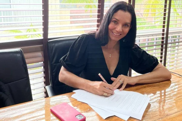 Mônica Carvalho estreia como roteirista de filmes em Saraliaeleia