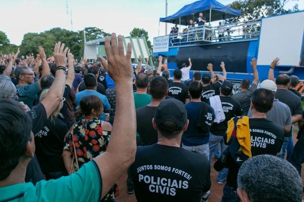 Após interstício a militares, Sinpol cobra de Ibaneis pautas da PCDF