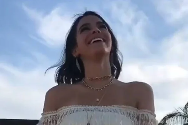Aniversariante, Bruna Marquezine ganha declaração nos ares de Neymar