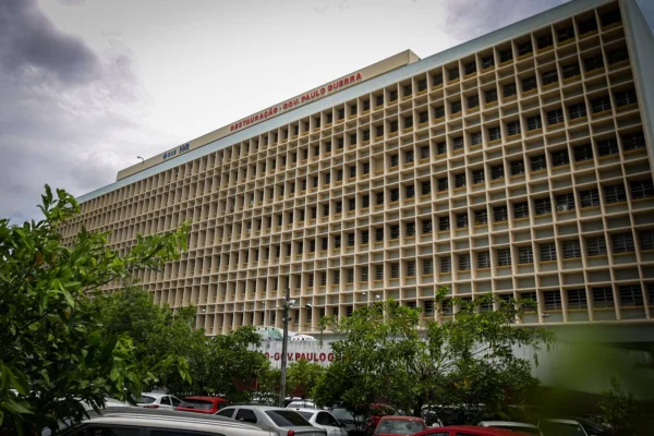 Fachada do Hospital da Restauração - Metrópoles