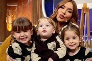 Virginia Fonseca posa com os três filhos para as redes sociais