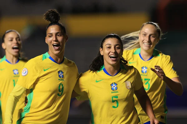 Foto colorida da Seleção Brasileira feminina - Metrópoles