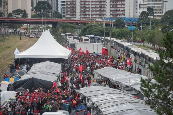 Manifestantes pró e contra Lula preparam atos em Curitiba