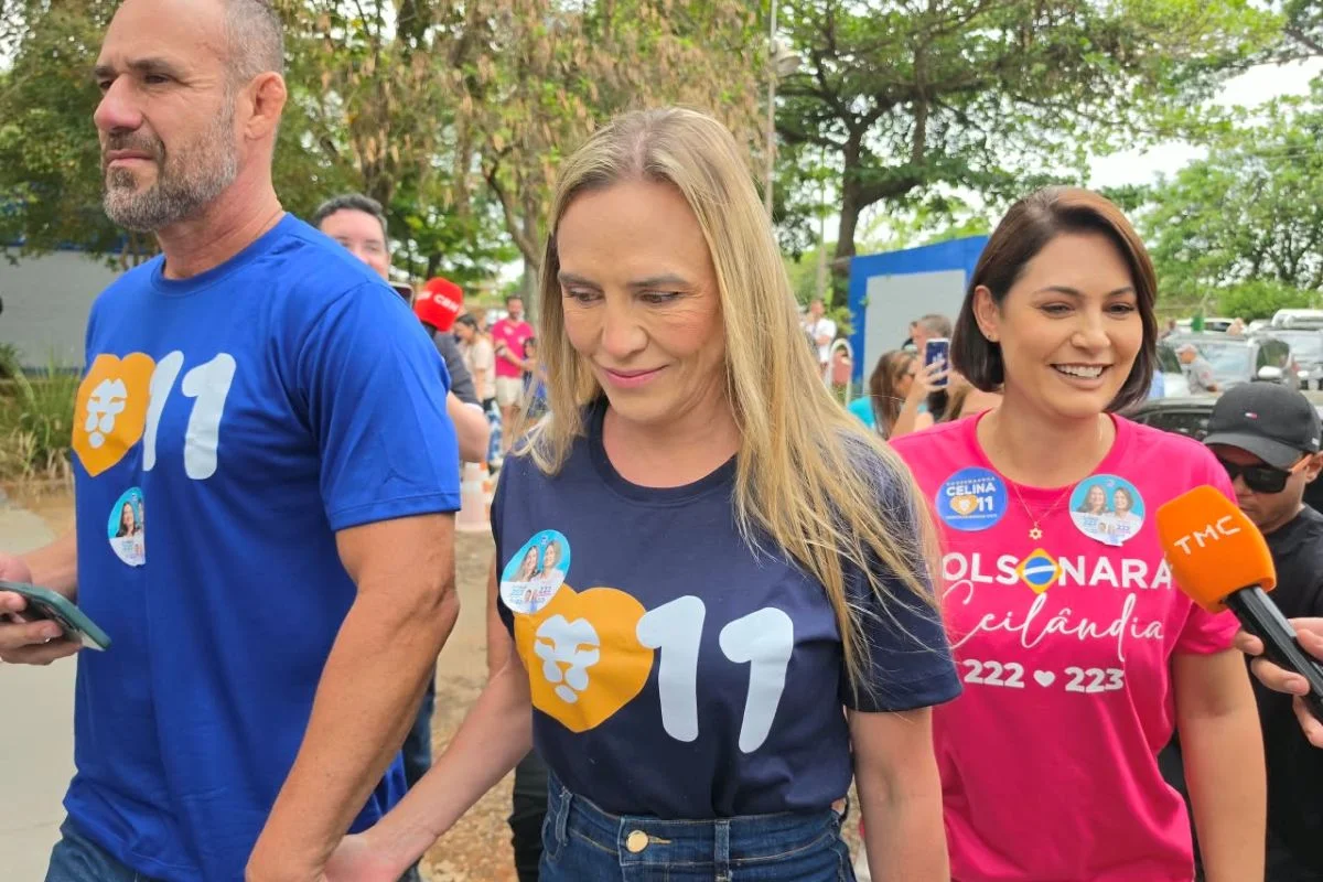 Celina vota no Lago Norte acompanhada de Michelle Bolsonaro e Bia Kicis