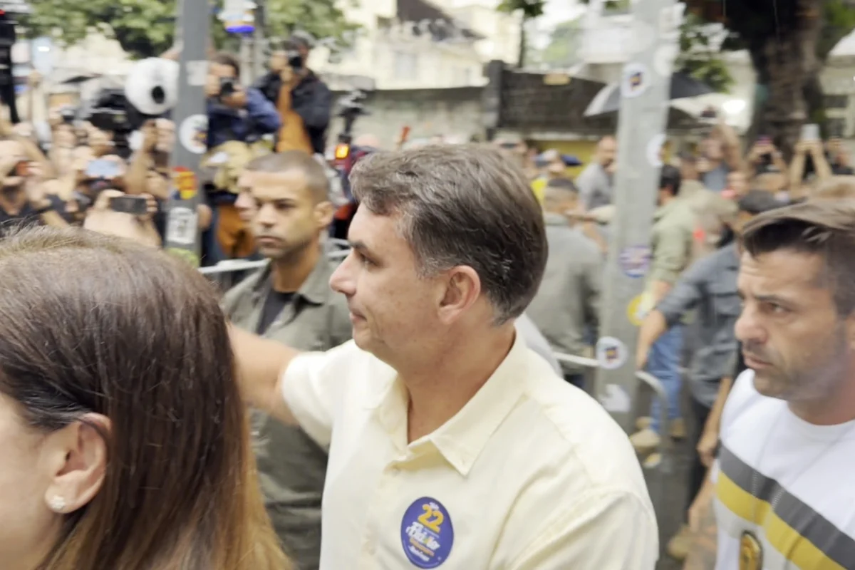 Flávio chega para votar no Rio Flávio chega para votar no Rio