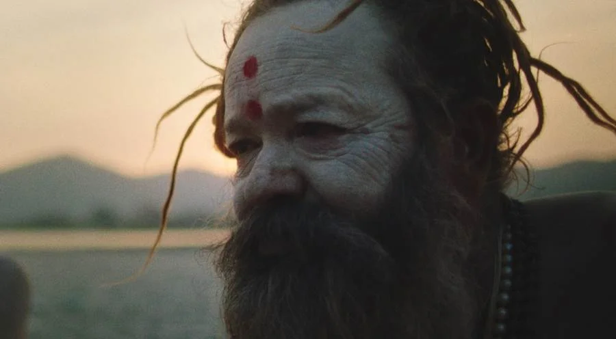 Diretor pernambucano de filmes como "O Cheiro do Ralo" (2006) e "Serra Pelada" (2013), Heitor Dhalia volta-se para a meditação em seu primeiro documentário. <b>"On Yoga: Arquitetura da Paz"</b> acompanha ao longo de uma década as viagens do fotógrafo americano Michael O'Neill para registrar e encontrar grandes gurus e mestres de yoga. <a href="https://www.youtube.com/watch?v=Ibm1RCuaQOs" target="_blank">Veja trailer</a> Diretor pernambucano de filmes como "O Cheiro do Ralo" (2006) e "Serra Pelada" (2013), Heitor Dhalia volta-se para a meditação em seu primeiro documentário. <b>"On Yoga: Arquitetura da Paz"</b> acompanha ao longo de uma década as viagens do fotógrafo americano Michael O'Neill para registrar e encontrar grandes gurus e mestres de yoga. <a href="https://www.youtube.com/watch?v=Ibm1RCuaQOs" target="_blank">Veja trailer</a>