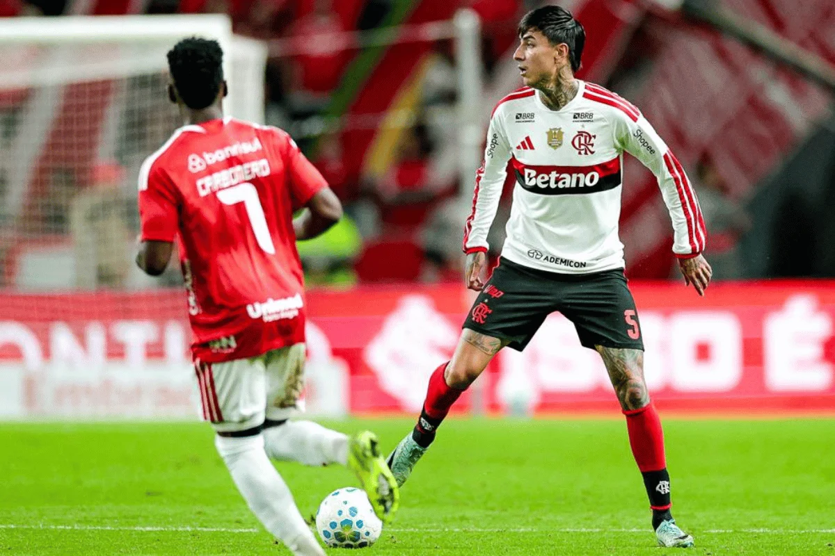 Carbonero, do Internacional, e Erick Pulgar, do Flamengo Carbonero, do Internacional, e Erick Pulgar, do Flamengo