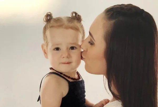 Pai é obrigado a contar para filha que mãe tirou a própria vida