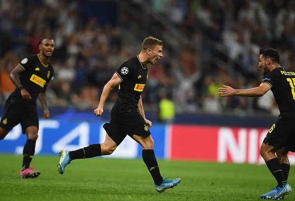 Inter de Milão empata no final e evita vexame na estreia da Liga dos Campeões