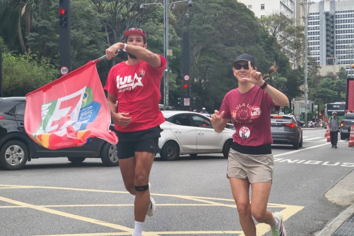Corredores apoiam Lula na Avenida Paulista Corredores apoiam Lula na Avenida Paulista