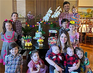 Mariana Arasaki e filhos