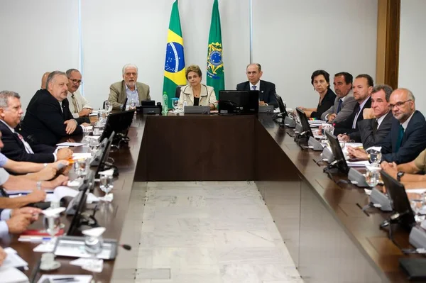 Dilma escala ministros para campanha contra o zika sábado nos estados